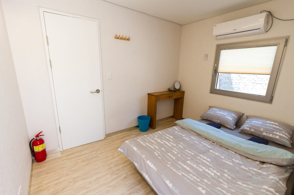 Inside Busan Hostel Ngoại thất bức ảnh
