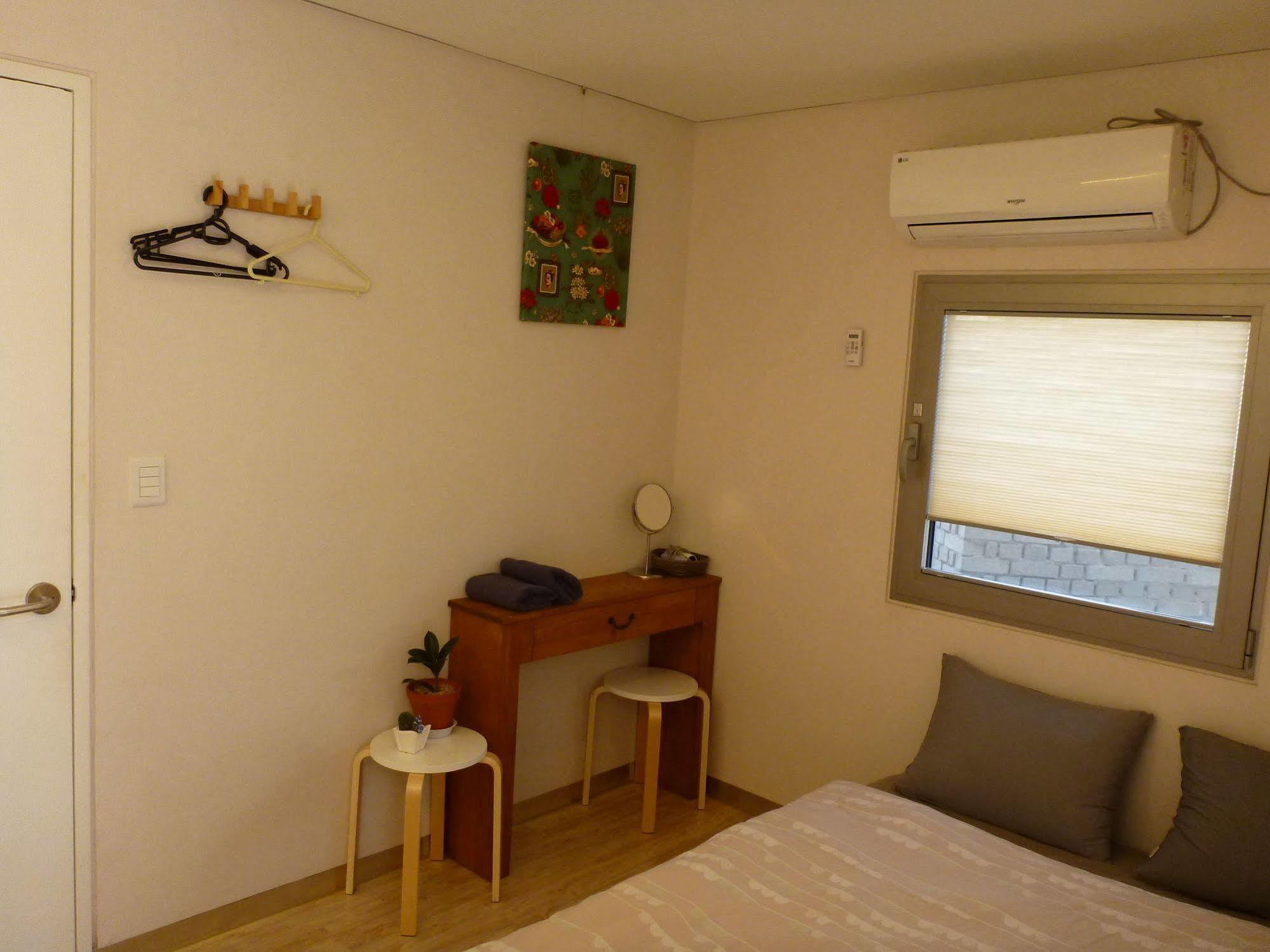 Inside Busan Hostel Ngoại thất bức ảnh