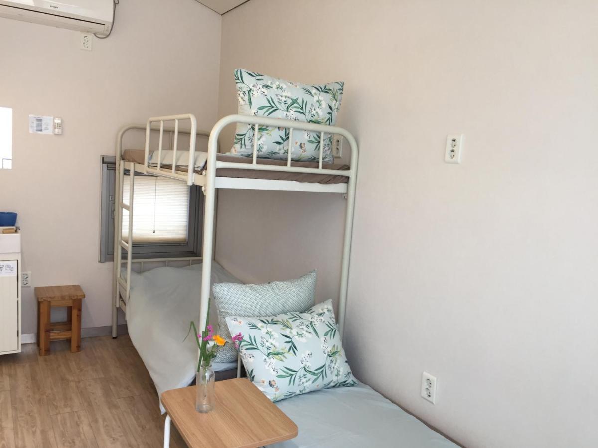 Inside Busan Hostel Ngoại thất bức ảnh